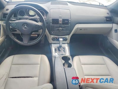 Zdjęcie 8 z 12 samochodu: 2010 MERCEDES-BENZ C 300 VIN:WDDGF5EB0AR097935 - miniatura