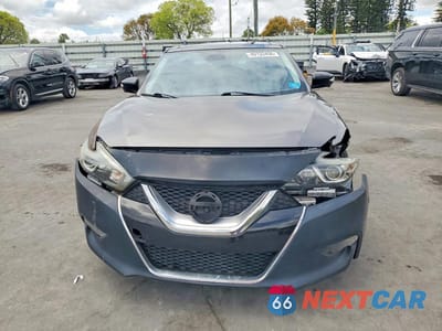 Piąte zdjęcie samochodu w środku: 2017 NISSAN MAXIMA PLATINUM VIN:1N4AA6AP3HC369824 - miniatura