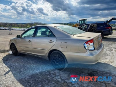 Drugie zdjęcie samochodu z przodu: 2003 TOYOTA CAMRY LE VIN:4T1BE32K33U674212 - miniatura