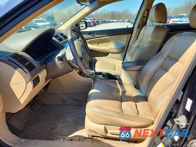 Zdjęcie 7 z 13 samochodu: 2004 HONDA ACCORD EX VIN:1HGCM66524A046230 - miniatura