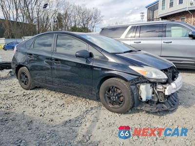 Czwarte zdjęcie samochodu z boku: 2014 TOYOTA PRIUS THREE VIN:JTDKN3DU2E1743432 - miniatura