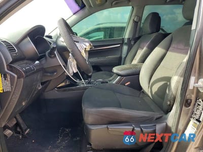 Zdjęcie 7 z 13 samochodu: 2014 KIA SORENTO LX VIN:5XYKT3A6XEG535990 - miniatura