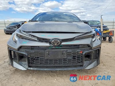 Piąte zdjęcie samochodu w środku: 2026 TOYOTA GR COROLLA PREMIUM PLUS VIN:JTNABAAE6TA023923 - miniatura
