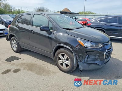 Czwarte zdjęcie samochodu z boku: 2020 CHEVROLET TRAX LS VIN:3GNCJNSB3LL338075 - miniatura