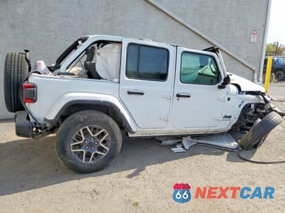 Trzecie zdjęcie samochodu z tyłu: 2025 JEEP WRANGLER SAHARA VIN:1C4PJXEN0SW500412 - miniatura