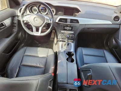 Zdjęcie 8 z 12 samochodu: 2014 MERCEDES-BENZ C 250 VIN:WDDGF4HBXEA966308 - miniatura