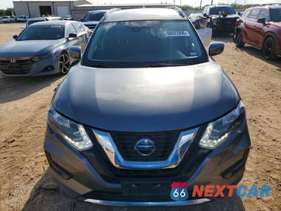 Piąte zdjęcie samochodu w środku: 2020 NISSAN ROGUE SV VIN:KNMAT2MV9LP529035 - miniatura