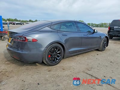 Trzecie zdjęcie samochodu z tyłu: 2018 TESLA MODEL S VIN:5YJSA1E26JF283996 - miniatura