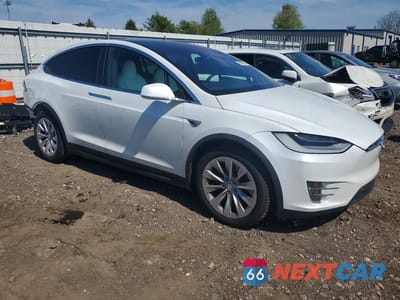Czwarte zdjęcie samochodu z boku: 2020 TESLA MODEL X VIN:5YJXCAE20LF270115 - miniatura