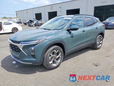 2025 CHEVROLET TRAX 1LT KL77LHEP8SC248389 - główne zdjęcie licytacji z USA - miniatura