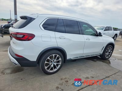 Trzecie zdjęcie samochodu z tyłu: 2021 BMW X5 XDRIVE45E VIN:5UXTA6C03M9E21366 - miniatura