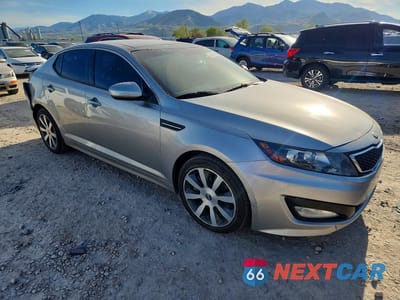 Czwarte zdjęcie samochodu z boku: 2013 KIA OPTIMA SX VIN:5XXGR4A60DG107231 - miniatura