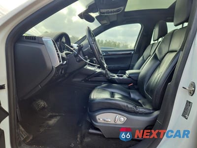 Zdjęcie 7 z 12 samochodu: 2013 PORSCHE CAYENNE VIN:WP1AF2A22DLA40064 - miniatura
