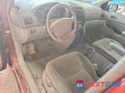 Zdjęcie 8 z 11 samochodu: 2004 TOYOTA SIENNA LE 7 PASSENGER VIN:5TDBA23C14S021921 - miniatura