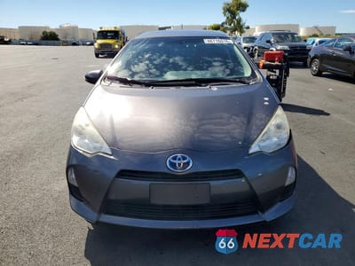 Piąte zdjęcie samochodu w środku: 2013 TOYOTA PRIUS C THREE VIN:JTDKDTB30D1034428 - miniatura
