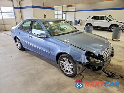 Czwarte zdjęcie samochodu z boku: 2003 MERCEDES-BENZ E 320 VIN:WDBUF65J83A243699 - miniatura