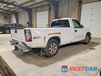 Trzecie zdjęcie samochodu z tyłu: 2004 CHEVROLET SILVERADO K1500 VIN:1GCEK14T74Z258074 - miniatura