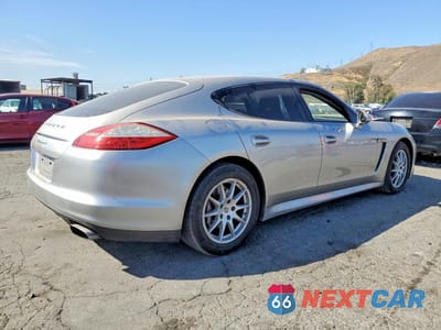 Trzecie zdjęcie samochodu z tyłu: 2012 PORSCHE PANAMERA 2 VIN:WP0AA2A75CL012012 - miniatura