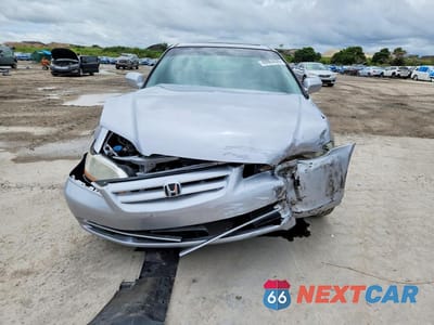 Piąte zdjęcie samochodu w środku: 2002 HONDA ACCORD EX VIN:1HGCG16522A045165 - miniatura