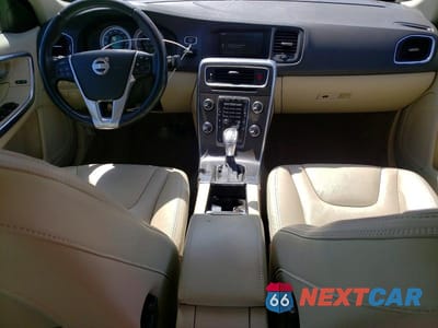 Zdjęcie 8 z 12 samochodu: 2013 VOLVO S60 T5 VIN:YV1612FS2D2201365 - miniatura