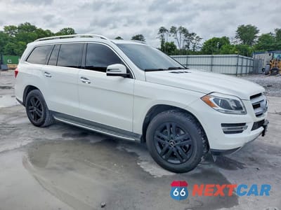 Czwarte zdjęcie samochodu z boku: 2015 MERCEDES-BENZ GL 350 BLUETEC VIN:4JGDF2EEXFA453542 - miniatura