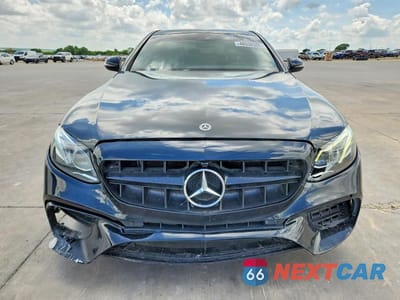 Piąte zdjęcie samochodu w środku: 2018 MERCEDES-BENZ E 300 4MATIC VIN:WDDZF4KBXJA386066 - miniatura