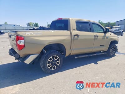 Trzecie zdjęcie samochodu z tyłu: 2017 TOYOTA TUNDRA SR5 VIN:5TFDW5F19HX585192 - miniatura