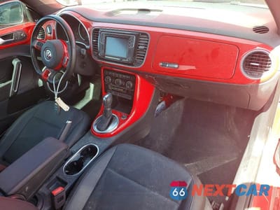 Zdjęcie 8 z 12 samochodu: 2018 VOLKSWAGEN BEETLE S VIN:3VW5DAAT5JM505598 - miniatura