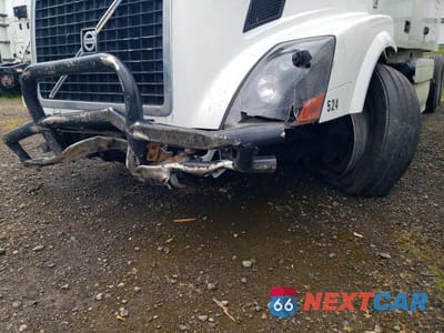 Zdjęcie 9 z 10 samochodu: 2015 VOLVO VNL SEMI TRUCK VIN:4V4NC9EH5FN911604 - miniatura