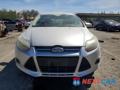 Piąte zdjęcie samochodu w środku: 2014 FORD FOCUS TITANIUM VIN:1FADP3N26EL299837 - miniatura