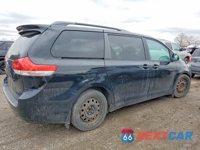 Trzecie zdjęcie samochodu z tyłu: 2011 TOYOTA SIENNA XLE 8-PASSENGER VIN:5TDYK3DC4BS075951 - miniatura