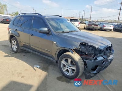 Czwarte zdjęcie samochodu z boku: 2013 BMW X5 XDRIVE35I VIN:5UXZV4C53D0B13469 - miniatura