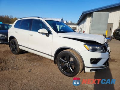 Czwarte zdjęcie samochodu z boku: 2017 VOLKSWAGEN TOUAREG WOLFSBURG VIN:WVGRF7BP1HD005300 - miniatura