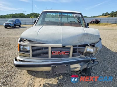 Piąte zdjęcie samochodu w środku: 1989 GMC SIERRA C2500 VIN:1GTGC24K9KE510415 - miniatura