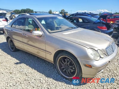 Czwarte zdjęcie samochodu z boku: 2001 MERCEDES-BENZ C 320 VIN:WDBRF64J31F050044 - miniatura