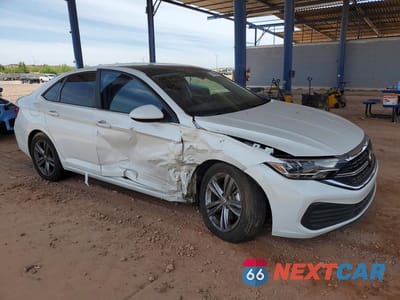 Czwarte zdjęcie samochodu z boku: 2023 VOLKSWAGEN JETTA SE VIN:3VW7M7BUXPM059699 - miniatura