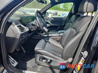 Zdjęcie 7 z 14 samochodu: 2023 BMW X7 M60I VIN:5UX33EM02P9R10717 - miniatura