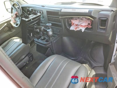 Zdjęcie 8 z 13 samochodu: 2023 GMC SAVANA 2500 CARGO UTILITY / SERVICE VAN VIN:1GTW7AFP5P1168351 - miniatura