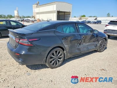 Trzecie zdjęcie samochodu z tyłu: 2019 NISSAN MAXIMA 3.5 SR VIN:1N4AA6AV2KC362322 - miniatura