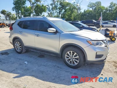 Czwarte zdjęcie samochodu z boku: 2019 NISSAN ROGUE S VIN:JN8AT2MT9KW267007 - miniatura