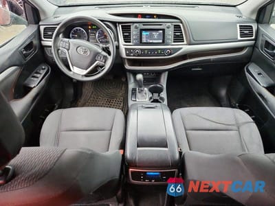 Zdjęcie 8 z 13 samochodu: 2017 TOYOTA HIGHLANDER LE VIN:5TDZZRFHXHS209754 - miniatura