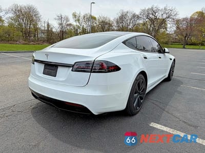 Czwarte zdjęcie samochodu z boku: 2022 TESLA MODEL S VIN:5YJSA1E53NF474873 - miniatura