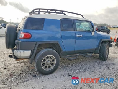 Trzecie zdjęcie samochodu z tyłu: 2013 TOYOTA FJ CRUISER BASE VIN:JTEBU4BF4DK163617 - miniatura
