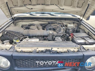 Zdjęcie 11 z 12 samochodu: 2010 TOYOTA FJ CRUISER BASE VIN:JTEBU4BF5AK095288 - miniatura