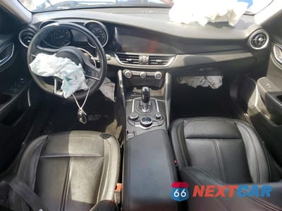 Zdjęcie 8 z 13 samochodu: 2018 ALFA ROMEO GIULIA VIN:ZARFAEBN2J7565619 - miniatura