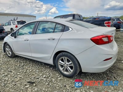 Drugie zdjęcie samochodu z przodu: 2018 CHEVROLET CRUZE LT VIN:1G1BE5SM4J7115077 - miniatura