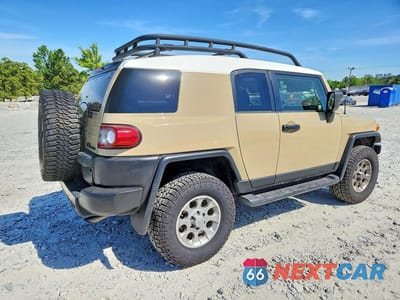 Trzecie zdjęcie samochodu z tyłu: 2013 TOYOTA FJ CRUISER BASE VIN:JTEBU4BF7DK150280 - miniatura