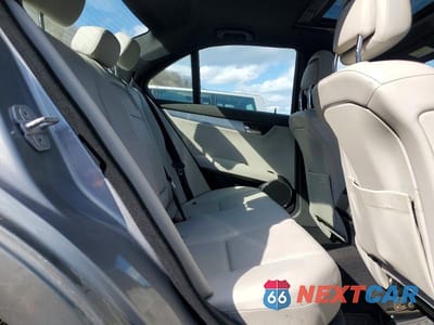 Zdjęcie 10 z 12 samochodu: 2011 MERCEDES-BENZ C 300 4MATIC VIN:WDDGF8BB6BR181717 - miniatura