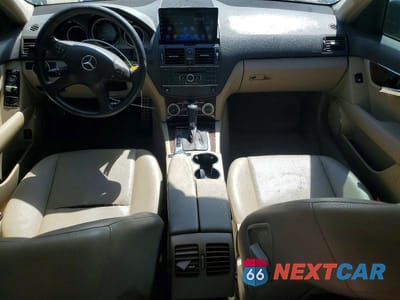 Zdjęcie 8 z 13 samochodu: 2010 MERCEDES-BENZ C 300 VIN:WDDGF5EB7AR093977 - miniatura