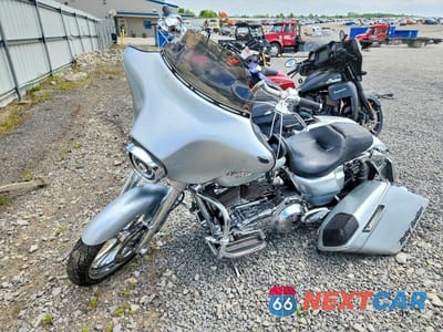 Trzecie zdjęcie samochodu z tyłu: 2010 HARLEY-DAVIDSON FLHX VIN:1HD1KB417AB601049 - miniatura